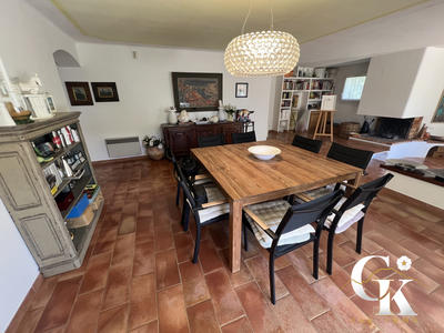 Maison - 250 m² - 7 pièces