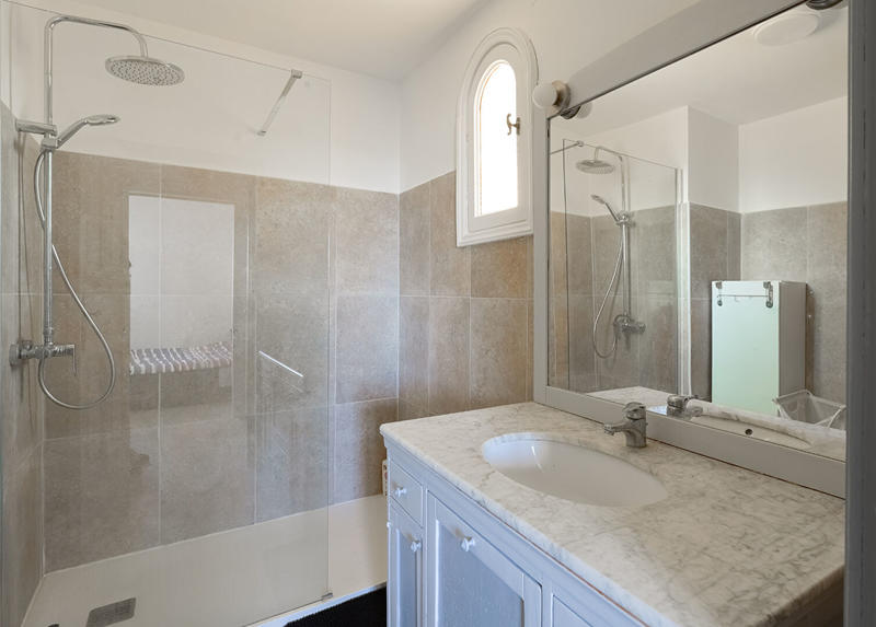 Maison - 205 m² - 9 pièces