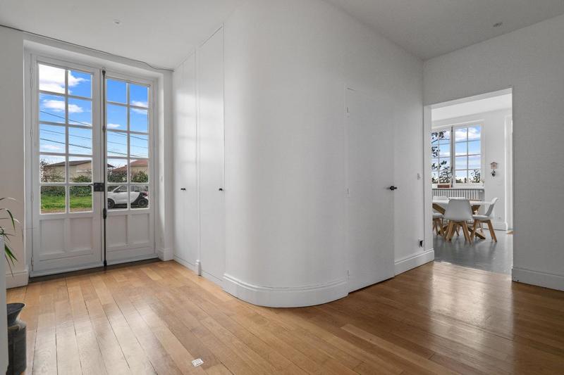 Maison - 200 m² - 6 pièces