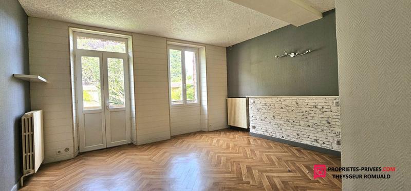 Maison - 201 m² - 7 pièces