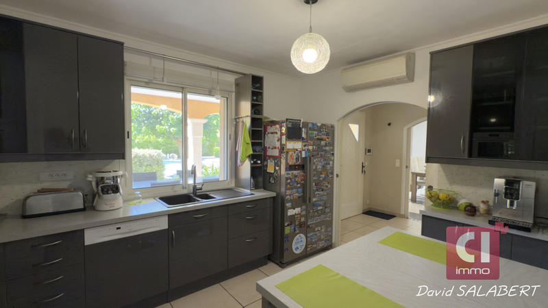 Maison - 204 m² - 7 pièces