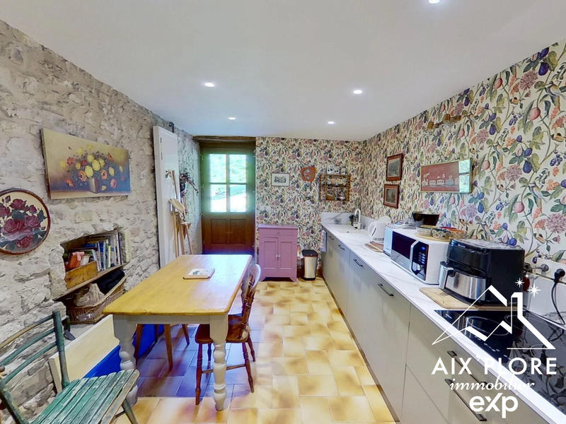 Maison traditionnelle - 248 m² - 7 pièces