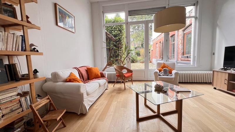 Maison - 300 m² - 15 pièces