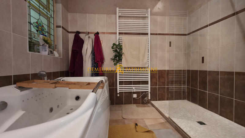 Maison - 304 m² - 7 pièces