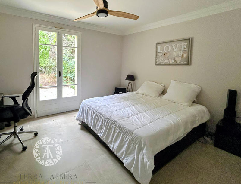 Villa - 235 m² - 8 pièces