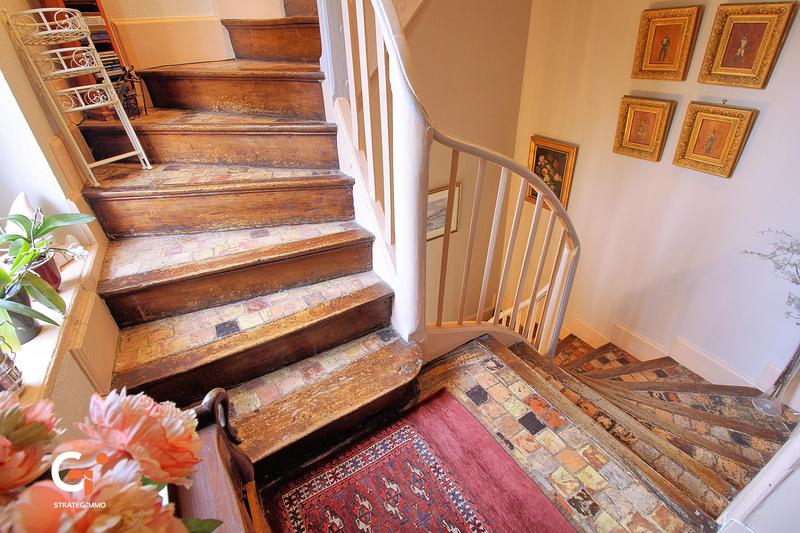 Maison - 242 m² - 9 pièces