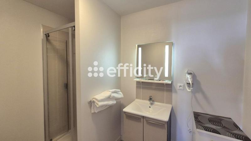 Maison - 310 m² - 13 pièces