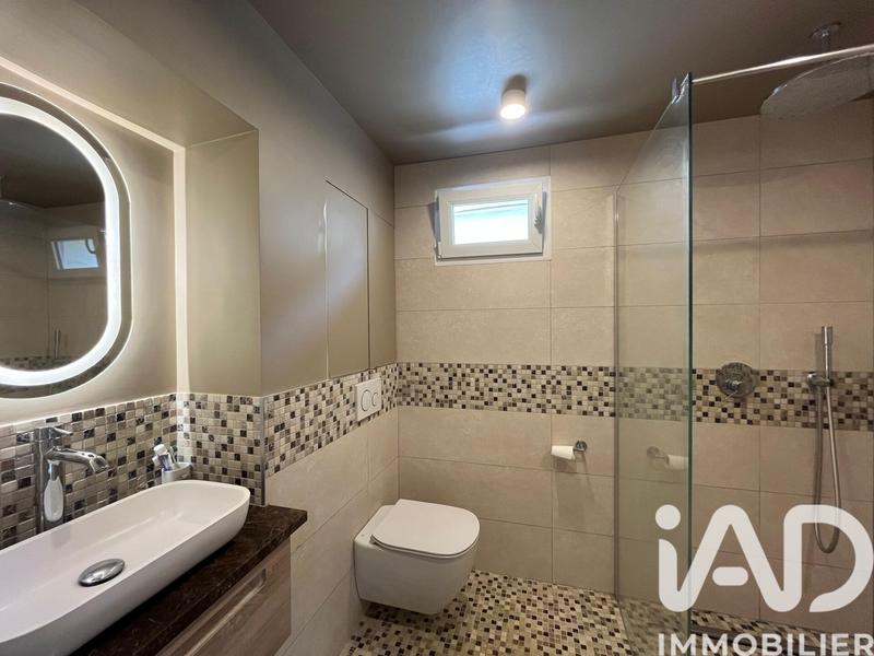 Maison - 230 m² - 8 pièces