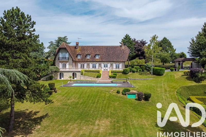 Maison - 230 m² - 8 pièces