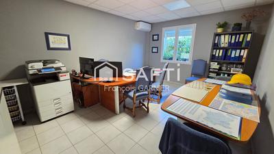 Local commercial - 218 m² - 6 pièces