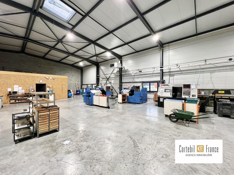Local d'activités - 630 m²