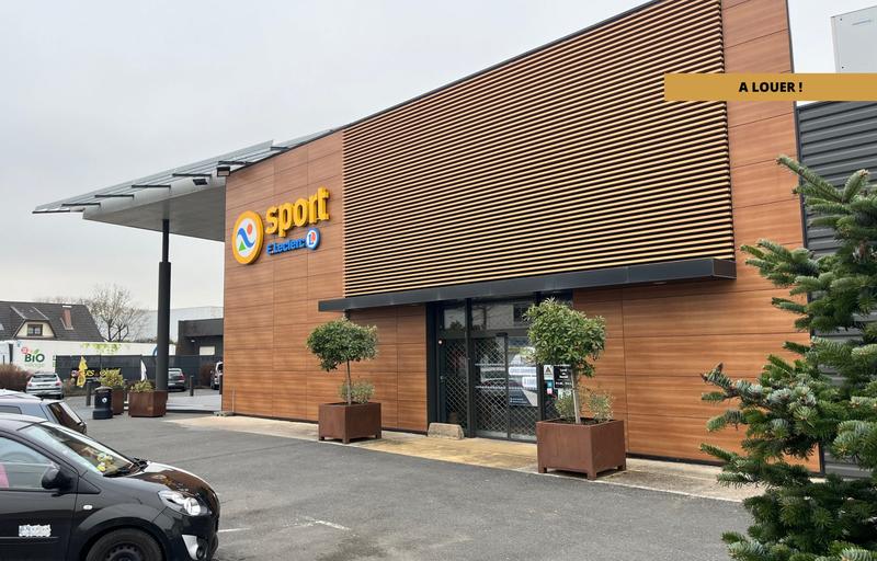 Local commercial - 2 710 m²