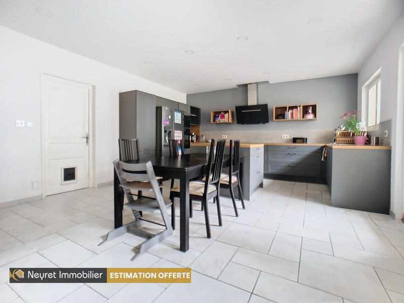 Maison - 250 m² - 7 pièces