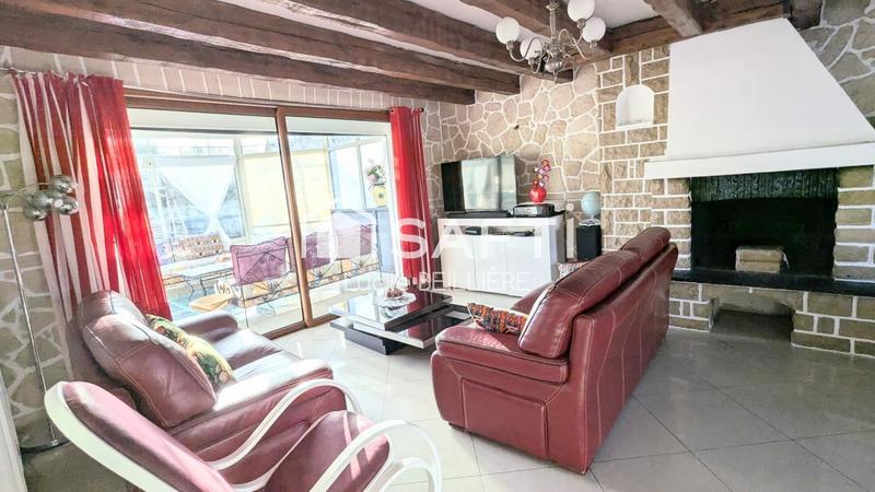 Maison - 221 m² - 8 pièces