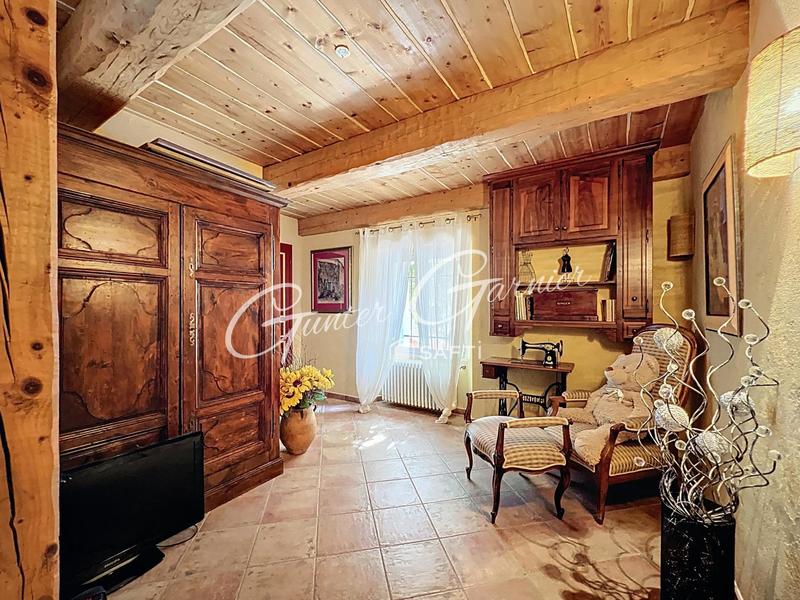 Maison - 480 m² - 16 pièces