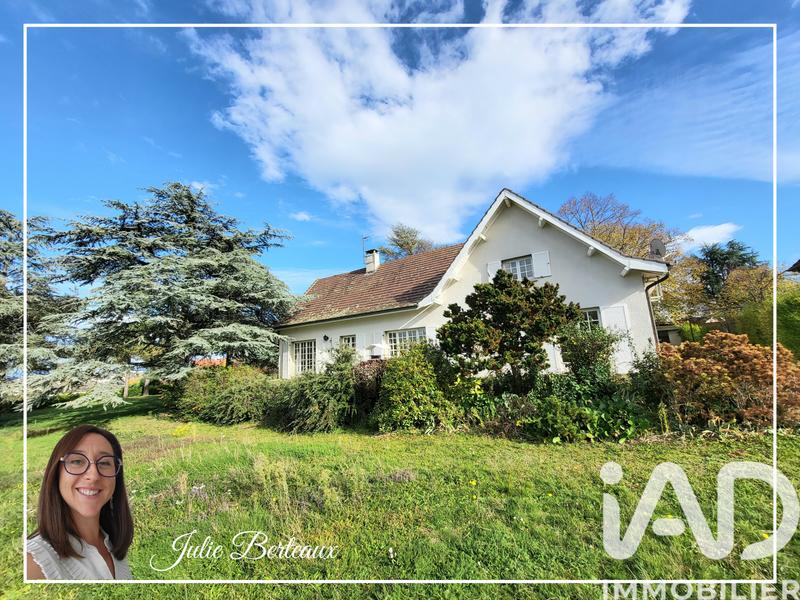 Maison - 250 m² - 8 pièces