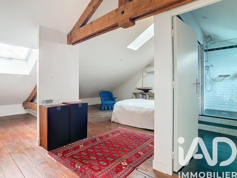 Maison - 260 m² - 10 pièces