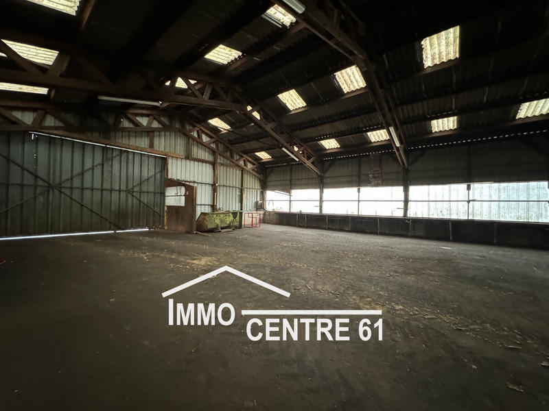 Maison - 1 300 m² - 6 pièces