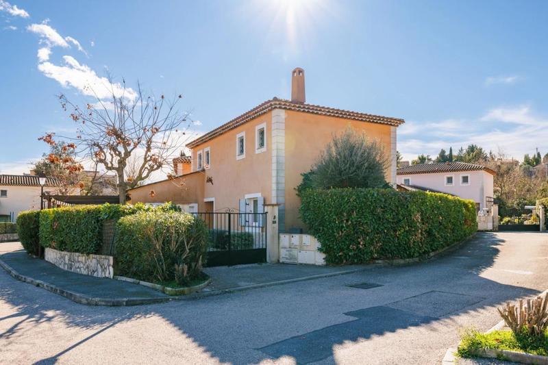 Maison - 98 m² - 4 pièces