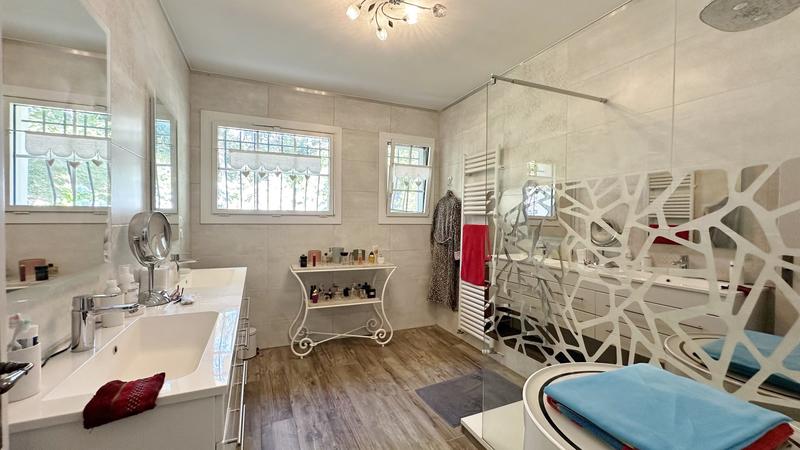 Maison - 265 m² - 7 pièces