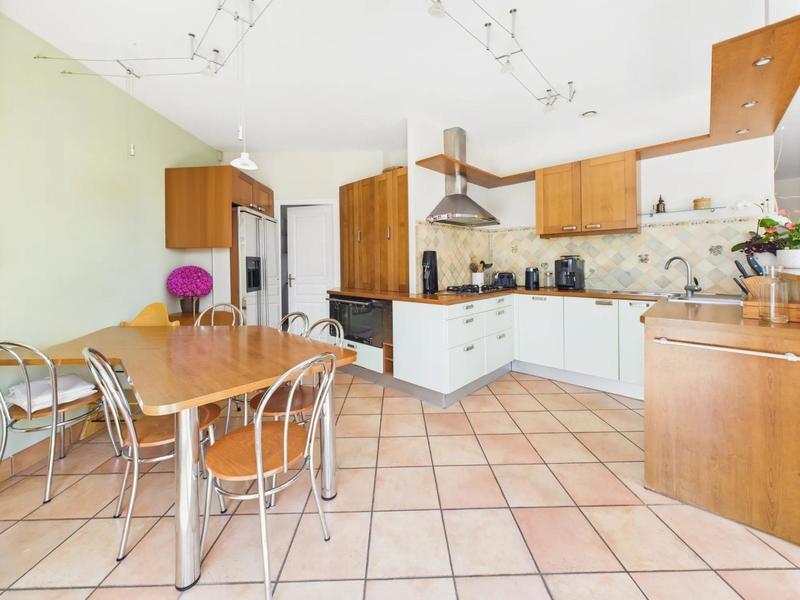 Maison - 237 m² - 10 pièces