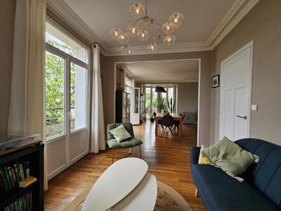 Maison - 251 m² - 10 pièces