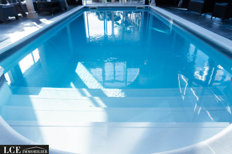 Villa - 570 m² - 10 pièces