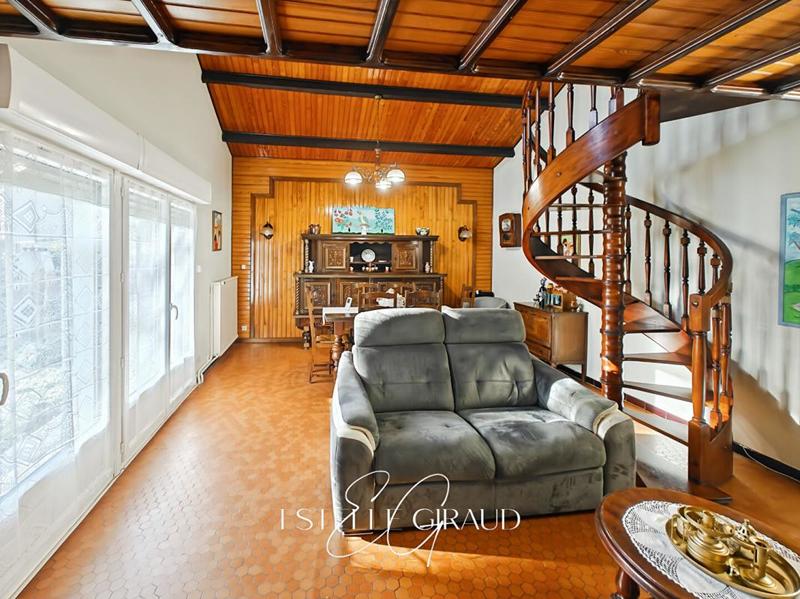 Maison - 92 m² - 5 pièces