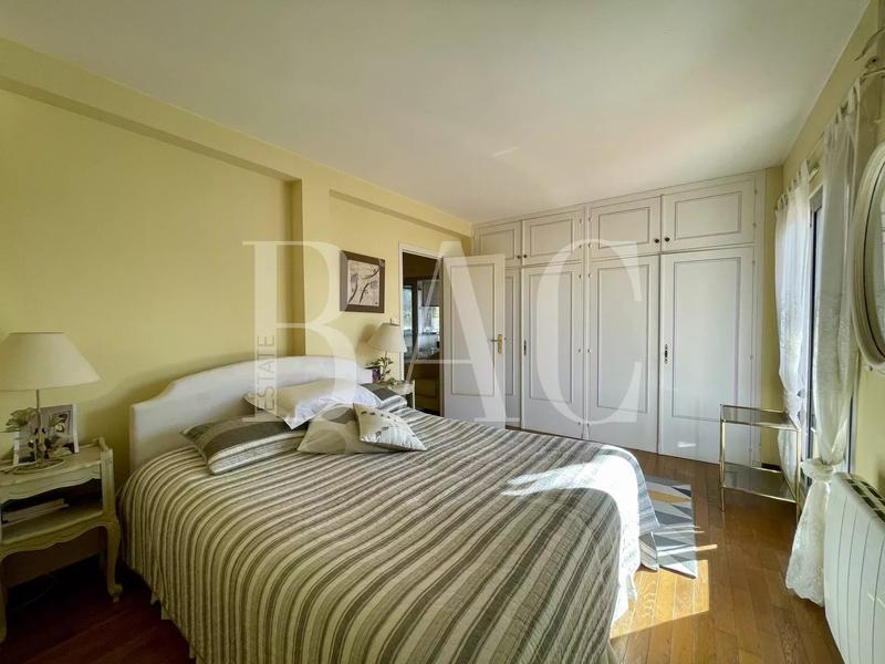 Villa - 250 m² - 8 pièces