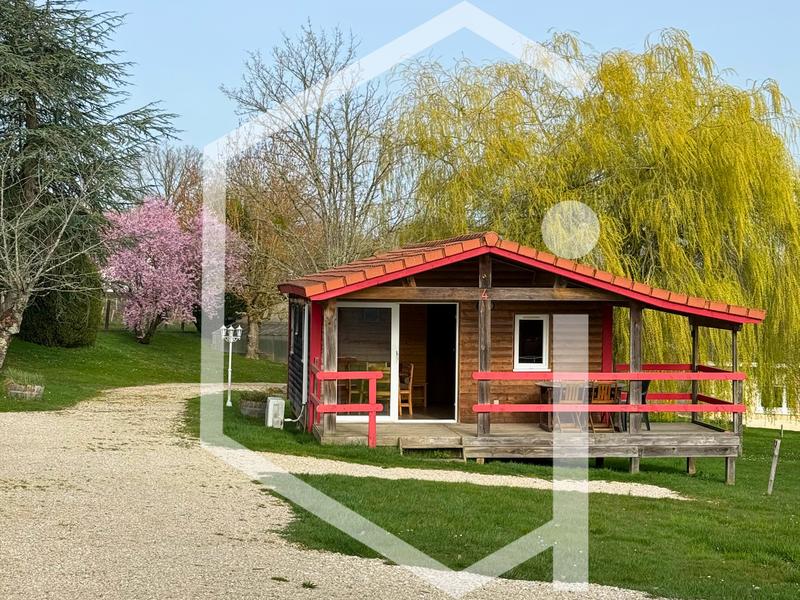 Propriété - 290 m² - 18 pièces