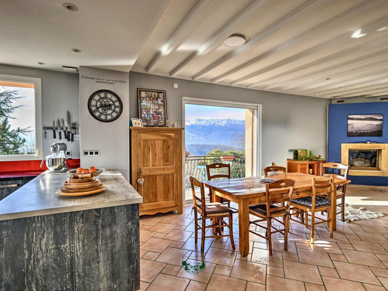 Maison - 200 m² - 7 pièces