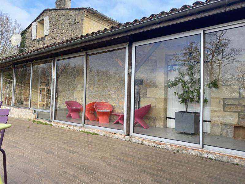 Demeure - 230 m² - 6 pièces