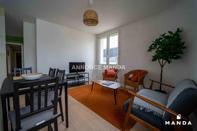 Chambre - 9 m² - 6 pièces