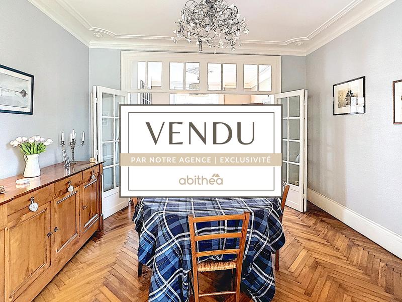 Maison - 290 m² - 9 pièces