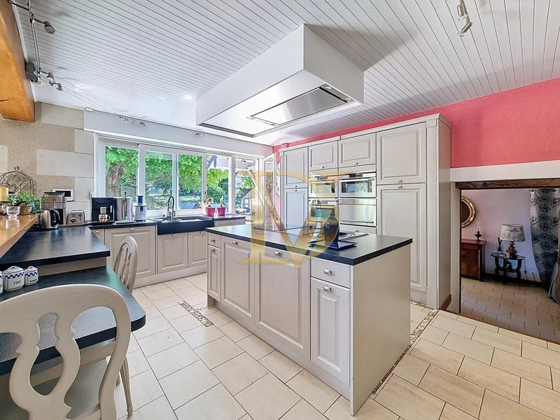 Maison - 350 m² - 10 pièces