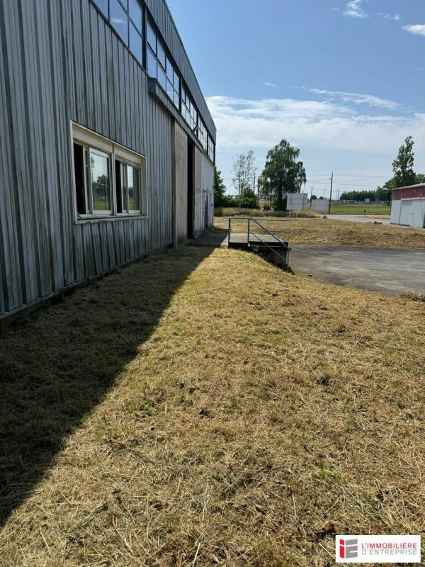 Entrepôt - 1 200 m²
