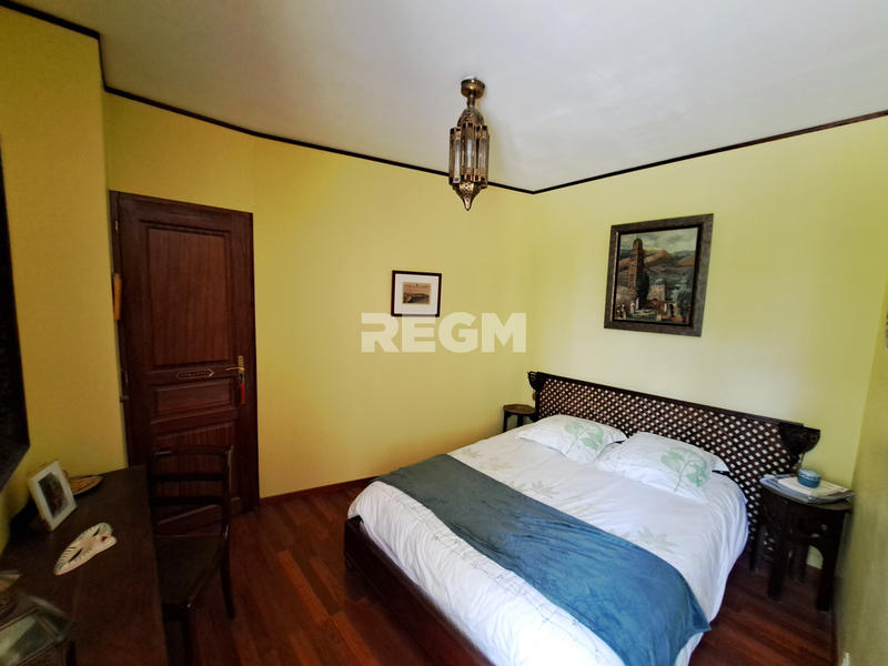 Maison - 264 m² - 9 pièces