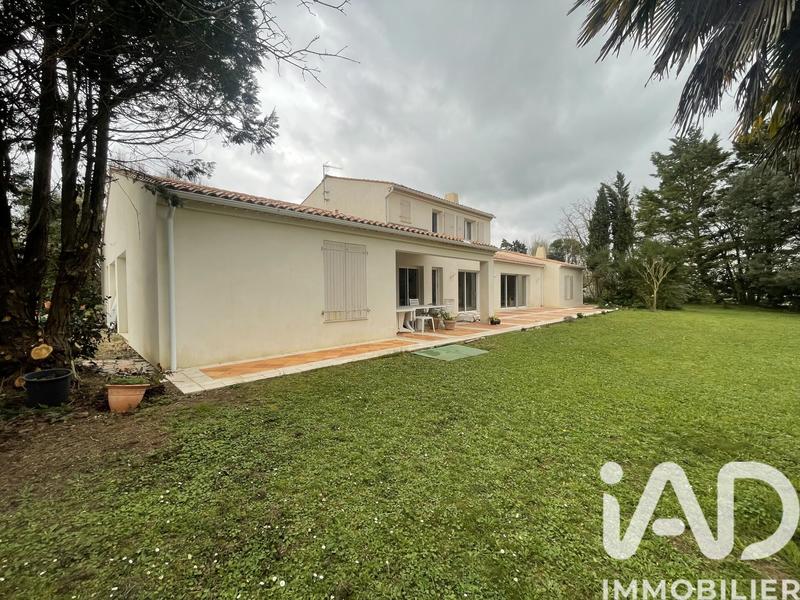 Maison - 252 m² - 7 pièces