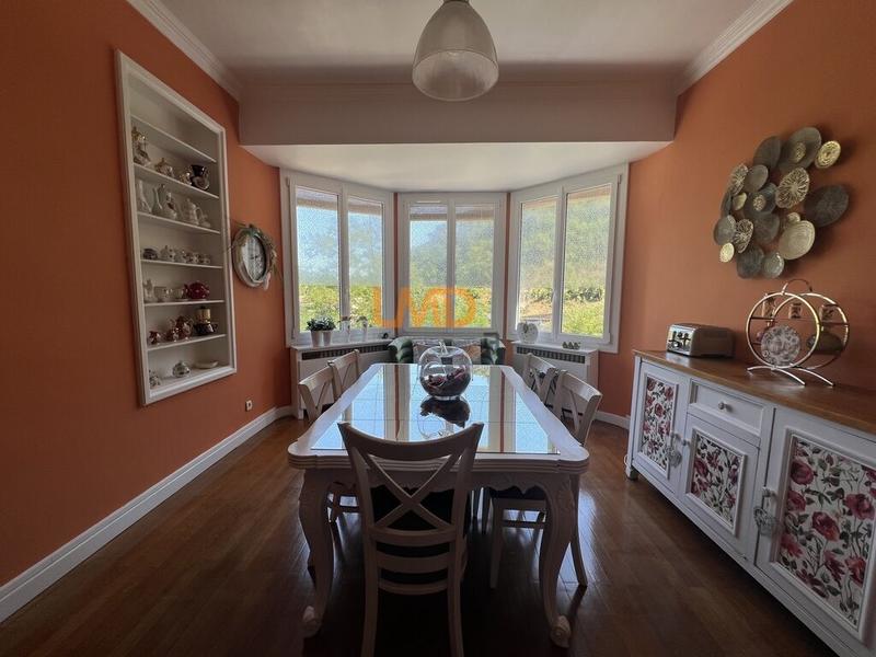 Propriété - 250 m² - 11 pièces