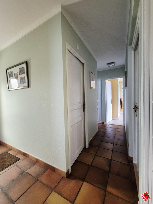 Maison traditionnelle - 188 m² - 10 pièces