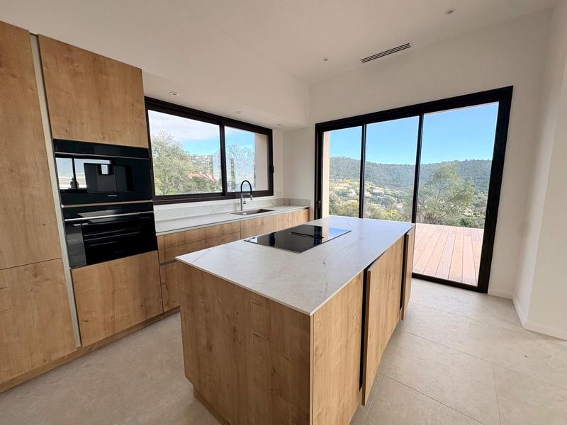 Maison - 185 m² - 5 pièces