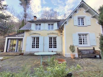 Maison - 183 m² - 8 pièces
