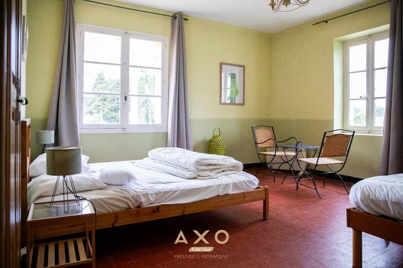 Demeure - 1 020 m² - 33 pièces