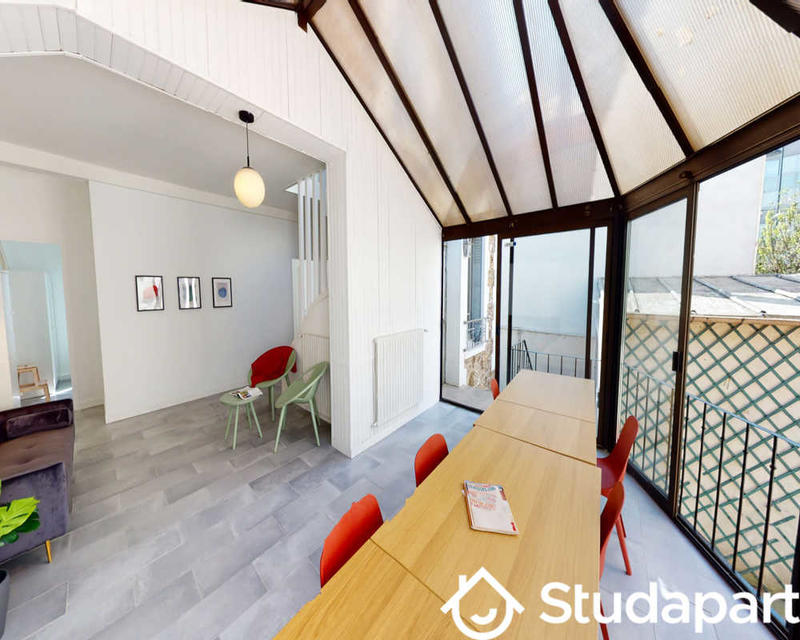 Chambre - 90 m² - 1 pièce