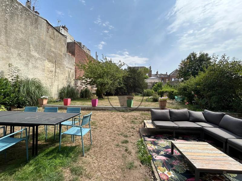 Maison - 328 m² - 8 pièces