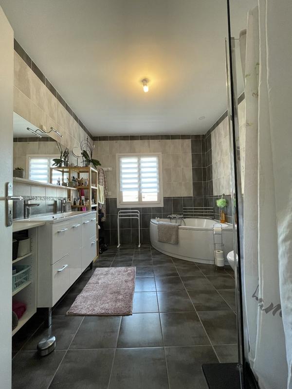 Maison - 218 m² - 6 pièces