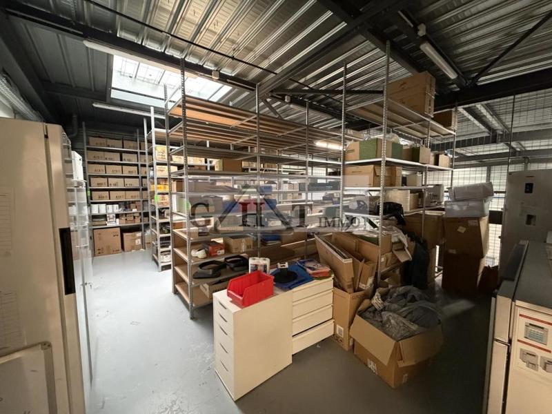 Entrepôt - 1 650 m²