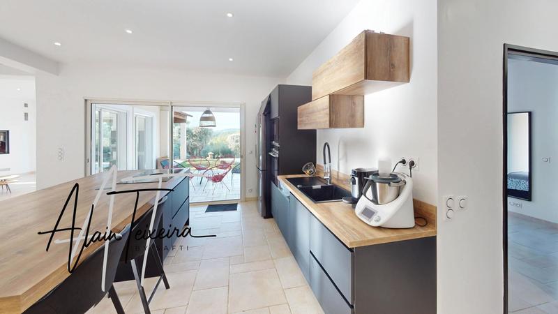 Maison - 207 m² - 7 pièces