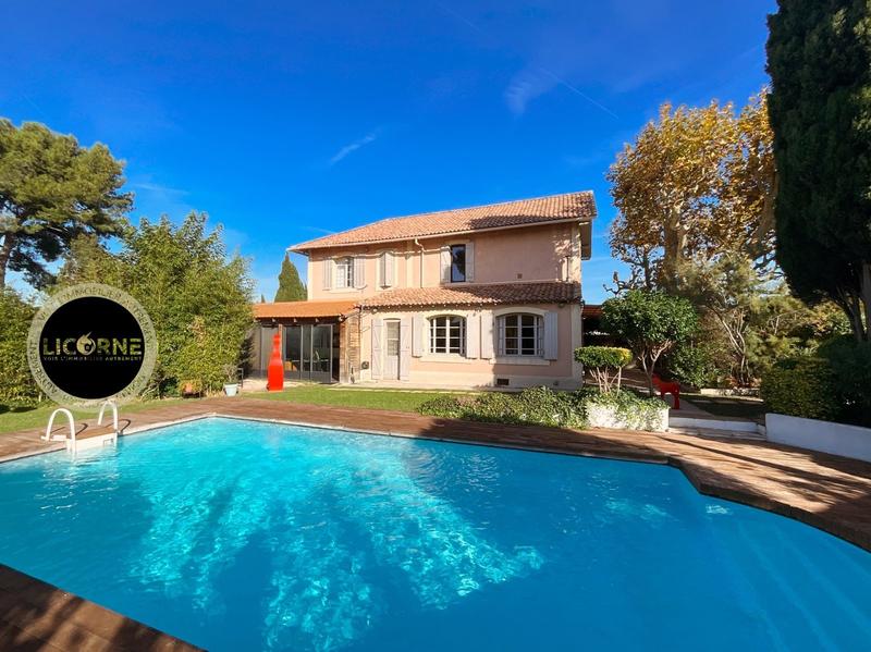 Mas - 267 m² - 7 pièces