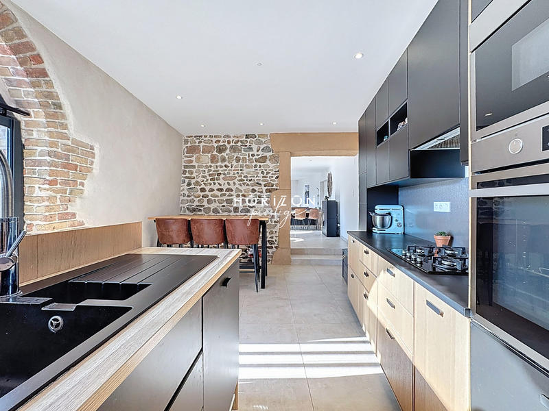 Maison ancienne - 433 m² - 10 pièces